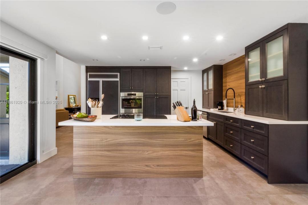 371 Isla Dorada Blvd, Coral Gables, Florida 33143