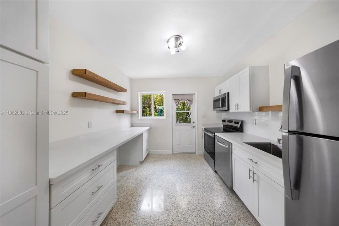 1096 Raven Ave, Miami Springs, Флорида 33166, Соединенные Штаты