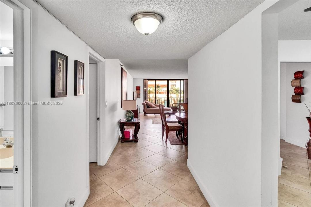 8877 W Collins Ave 405, Surfside, Florida 33154, HOA KỲ
