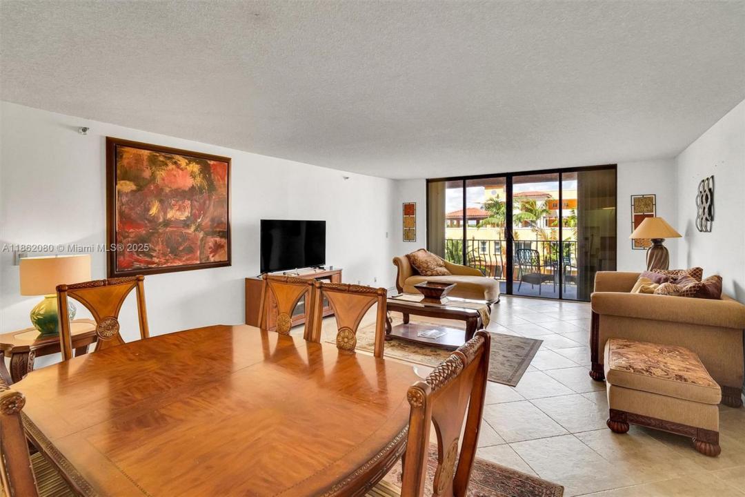 8877 W Collins Ave 405, Surfside, Florida 33154, HOA KỲ
