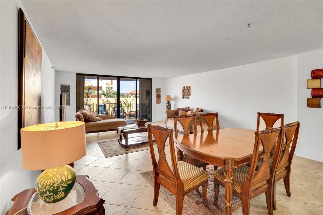 8877 W Collins Ave 405, Surfside, Florida 33154, HOA KỲ