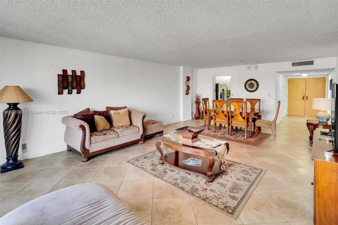 8877 W Collins Ave 405, Surfside, Florida 33154, HOA KỲ