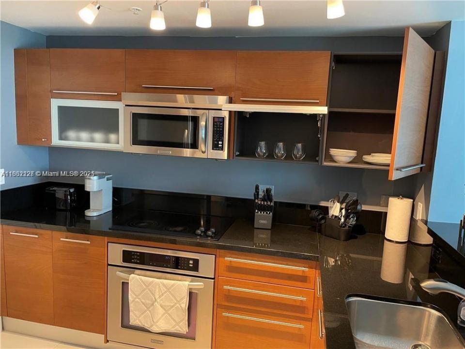 253 NE 2nd St 1206, Miami, Florida 33132