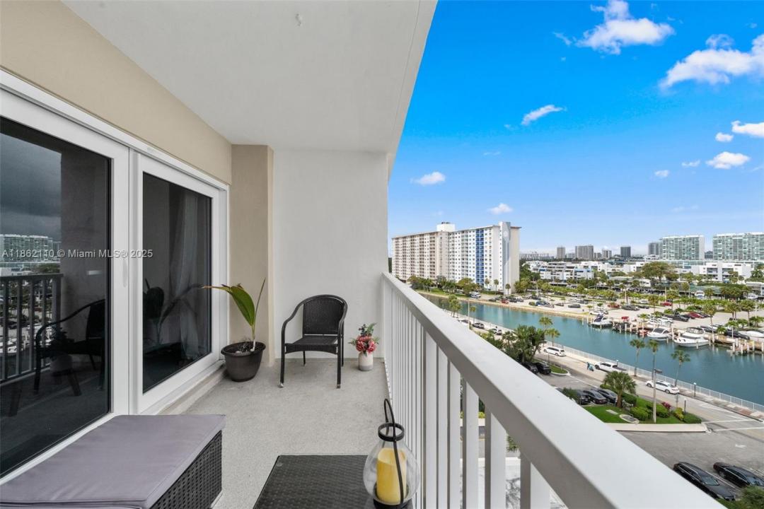 300 Bayview Dr 807, Sunny Isles Beach, Florida 33160, Estados Unidos