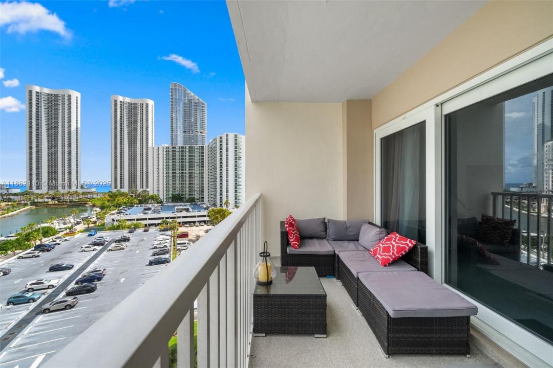 300 Bayview Dr 807, Sunny Isles Beach, Florida 33160, Estados Unidos