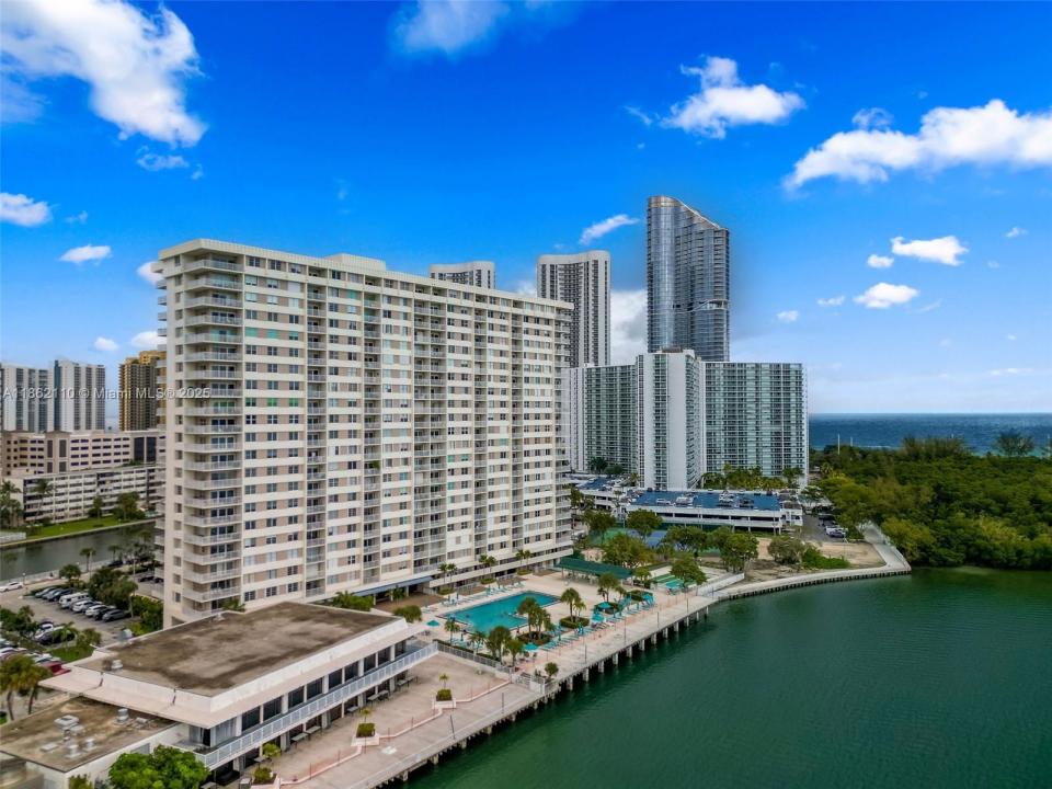 300 Bayview Dr 807, Sunny Isles Beach, Florida 33160, Estados Unidos