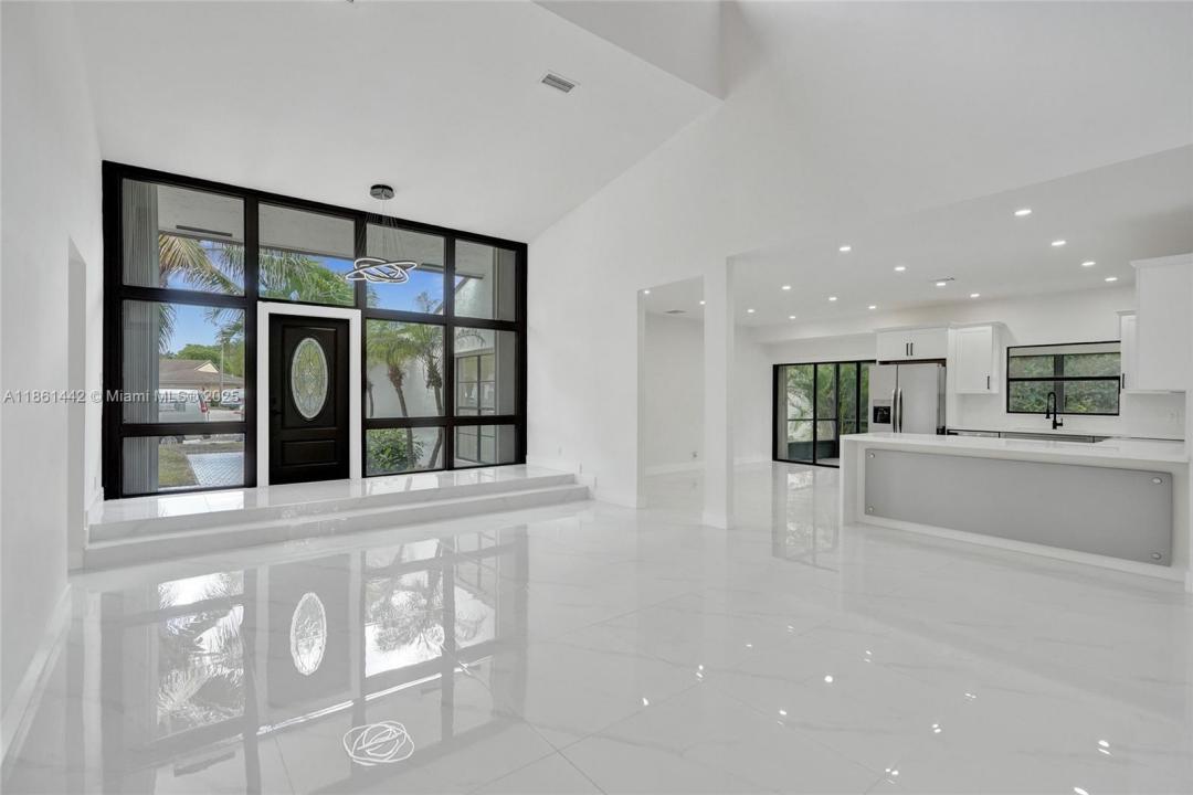 8037 Buttonwood Cir, Tamarac, Florida 33321