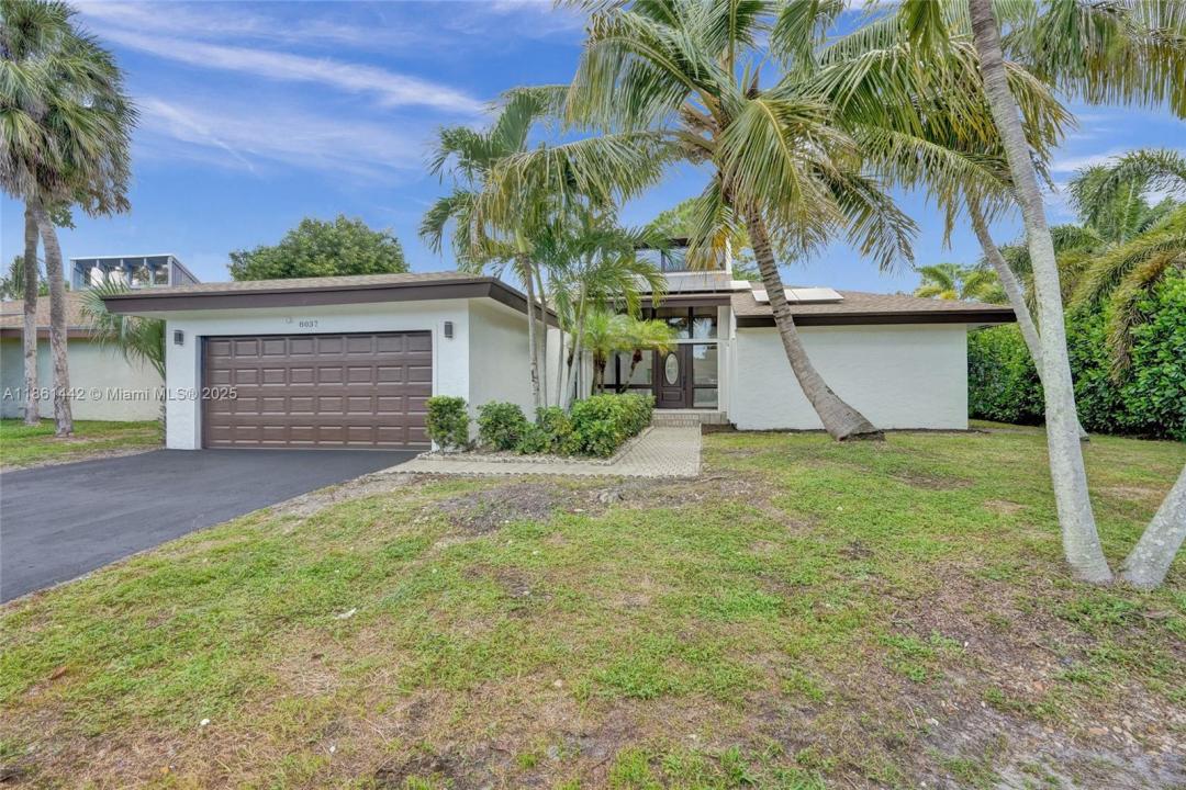 8037 Buttonwood Cir, Tamarac, Florida 33321