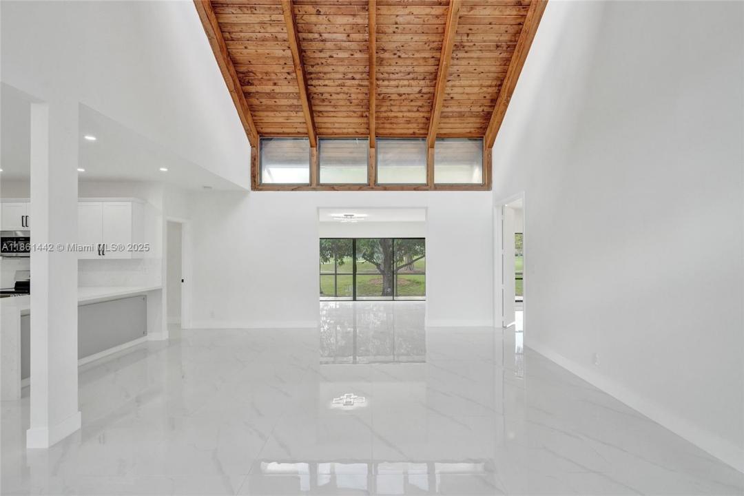 8037 Buttonwood Cir, Tamarac, Florida 33321