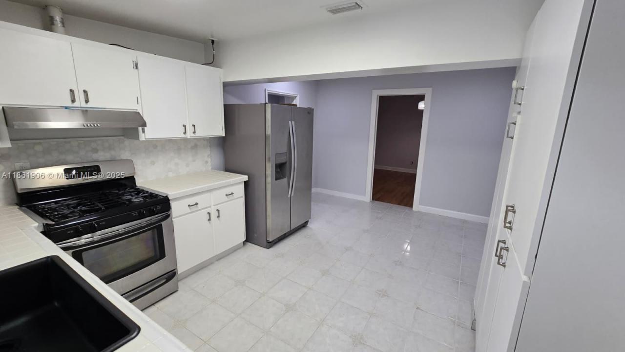 5911 SW 6th St 2, Miami, 佛罗里达州 33144, 美国