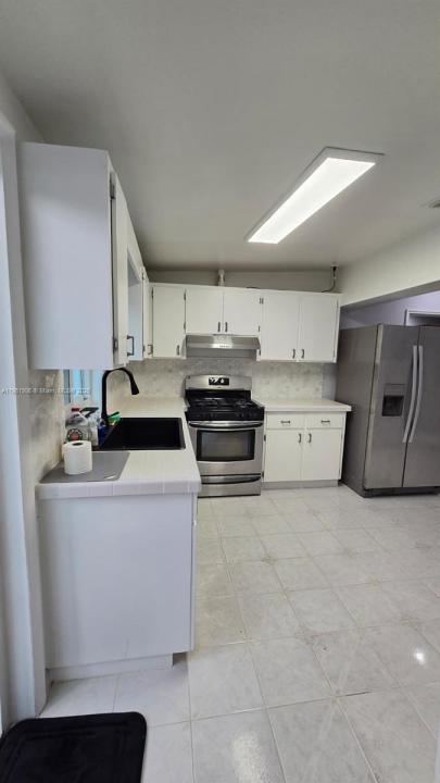 5911 SW 6th St 2, Miami, 佛罗里达州 33144, 美国