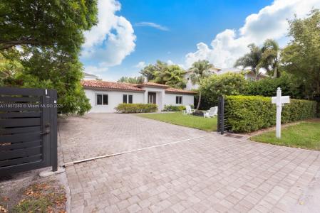 677 Hampton Ln, Key Biscayne, Florida 33149, USA