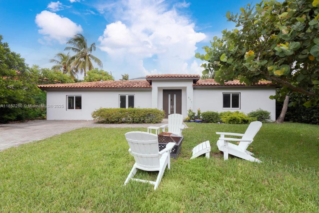 677 Hampton Ln, Key Biscayne, Florida 33149