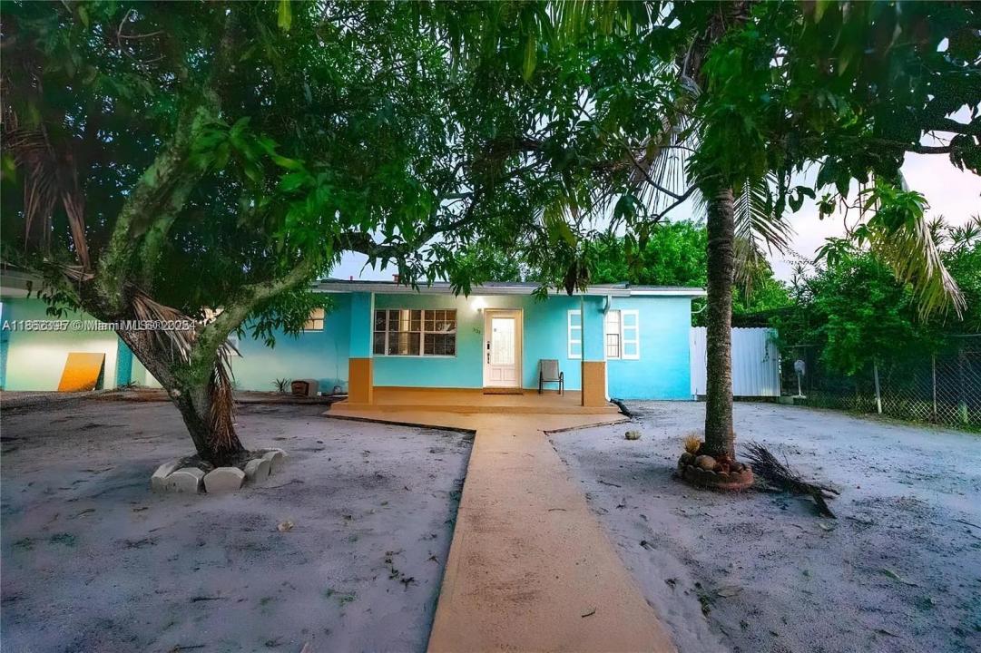 15735 NW 28TH, Miami Gardens, Flórida 33054, Estados Unidos