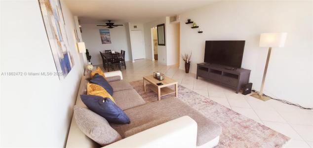 2450 NE 135th St 803, North Miami, Florida 33181, USA