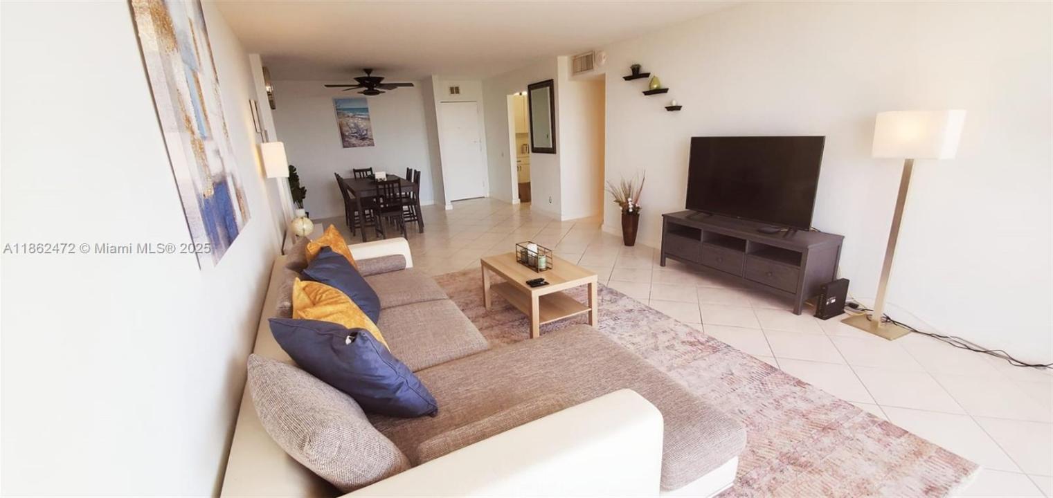 2450 NE 135th St 803, North Miami, Florida 33181, Amerika Birleşik Devletleri