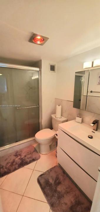 2450 NE 135th St 803, North Miami, Florida 33181, Amerika Birleşik Devletleri