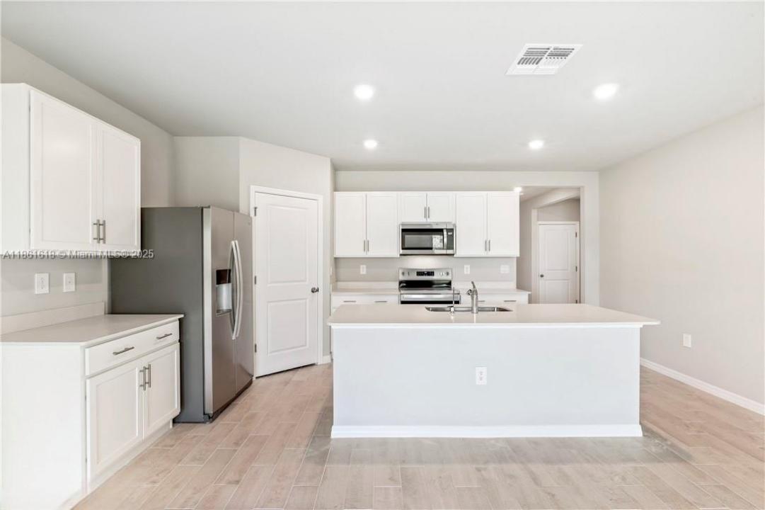 2605 33RD ST W, Lehigh Acres, Florida 33971