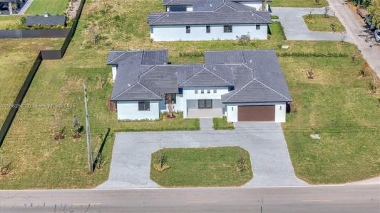 15455 SW 232 st, Miami, Florida 33170, USA