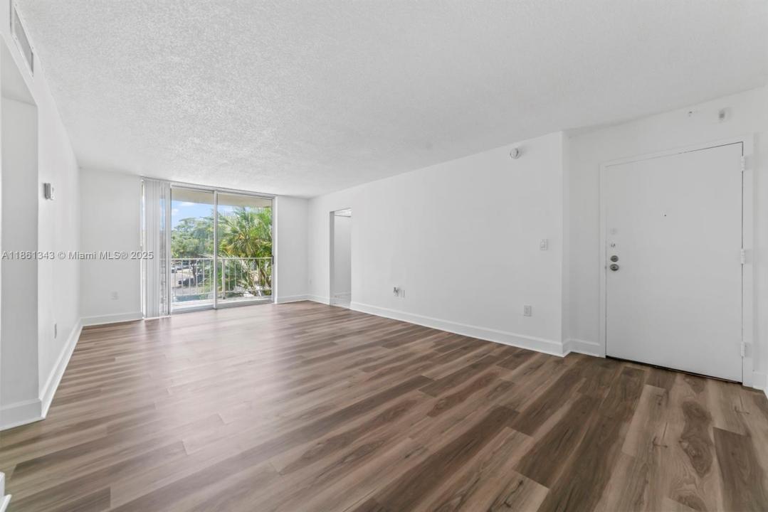 498 NW 165th St Rd D-201, Miami, Florida 33169
