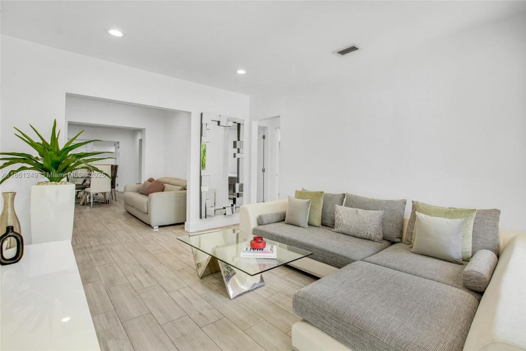 3675 SW 26th St, Miami, Florida 33133
