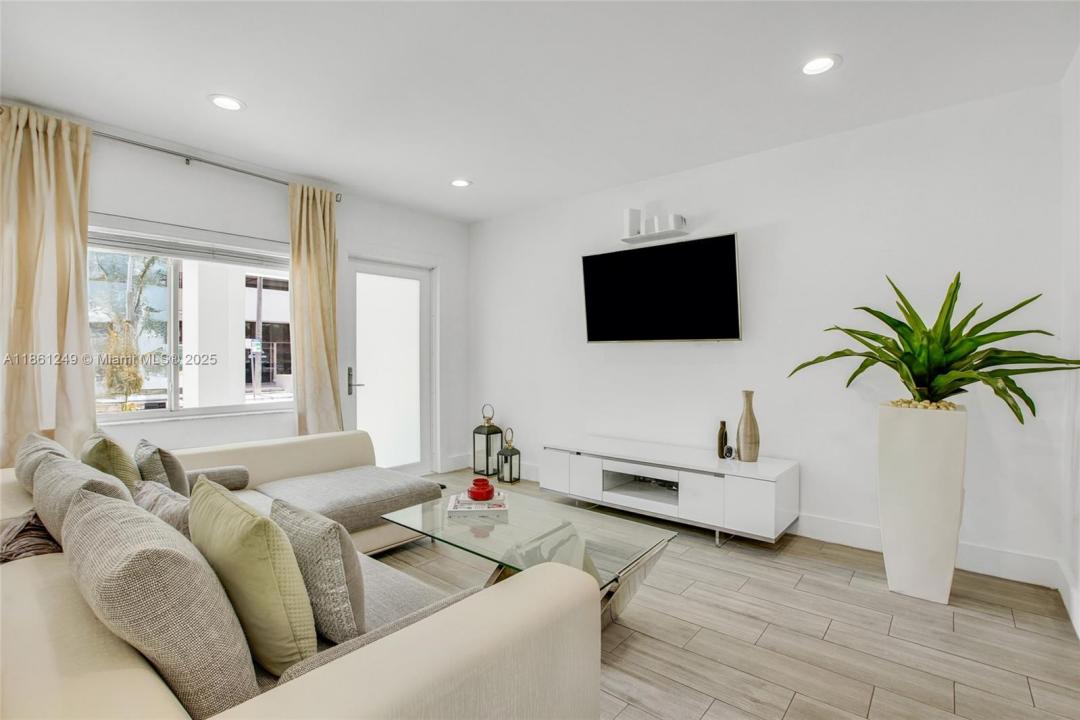 3675 SW 26th St, Miami, Florida 33133