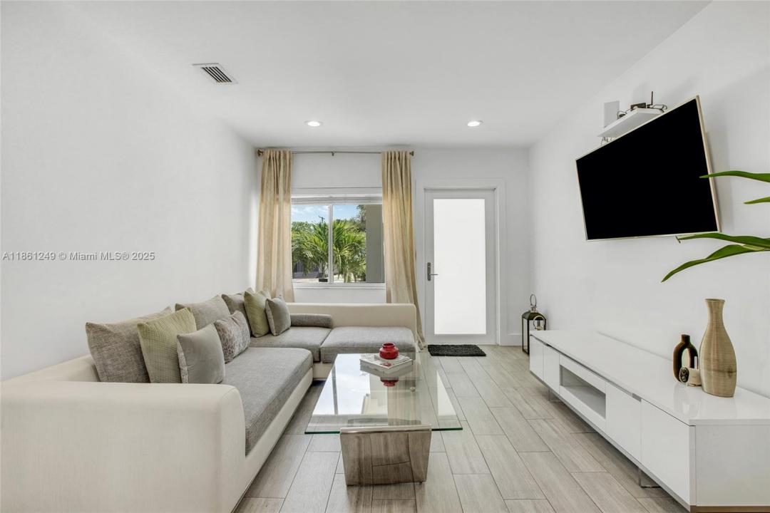 3675 SW 26th St, Miami, Florida 33133
