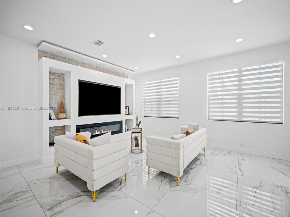 10343 NW 70th Ln, Doral, Florida 33178