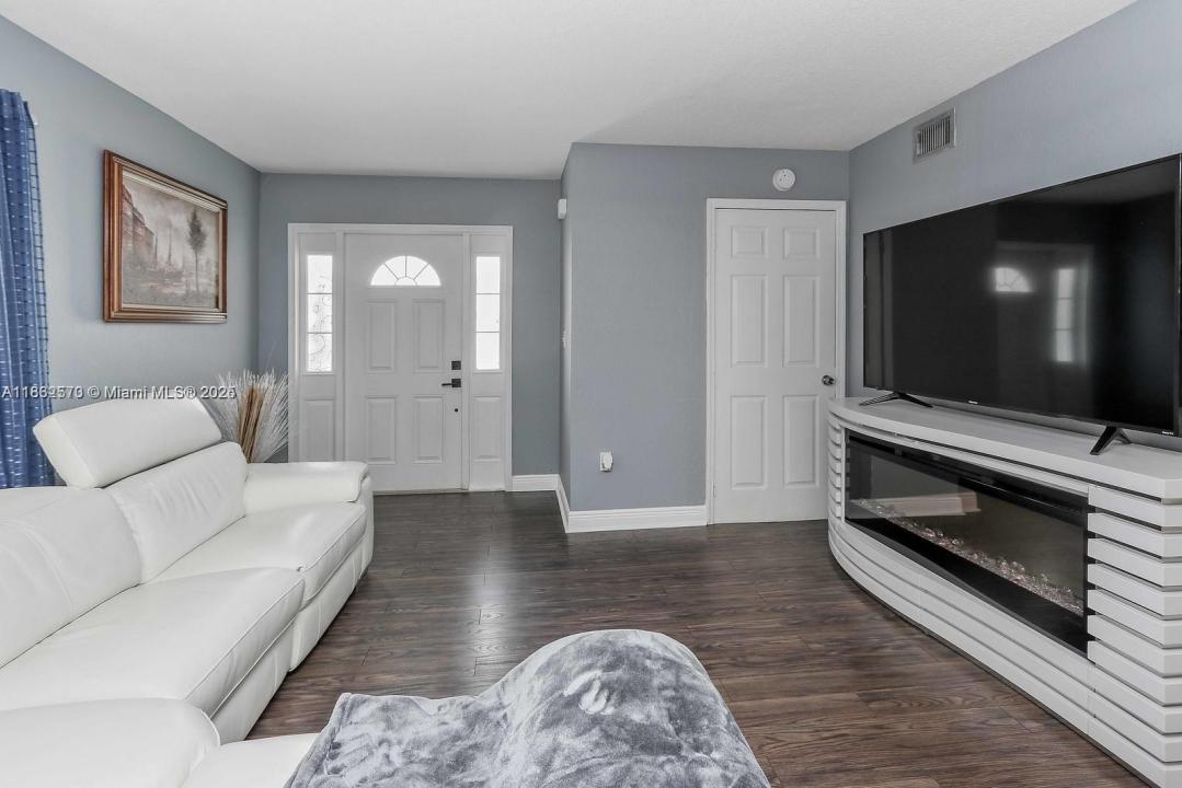 1021 SW 104th Ct 1, Miami, Florida 33174