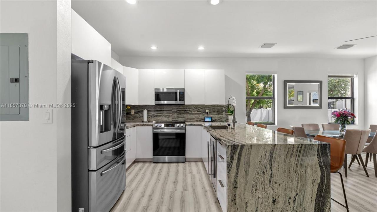 8877 W 35th Ave, Hialeah, Florida 33018