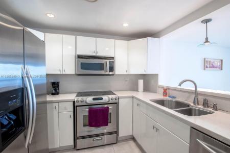 20335 W Country Club Dr 2410, Aventura, Florida 33180, USA