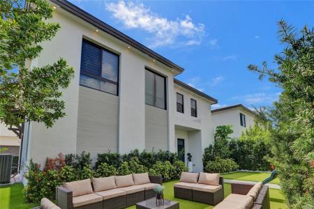 8211 NW 43rd Ter, Doral, Florida 33166, USA
