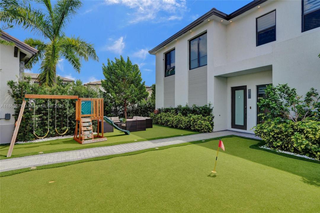 8211 NW 43rd Ter, Doral, Florida 33166, Amerika Birleşik Devletleri