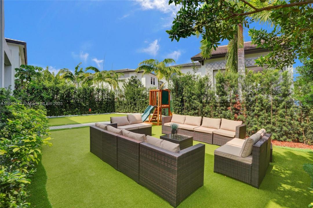 8211 NW 43rd Ter, Doral, Florida 33166, Amerika Birleşik Devletleri