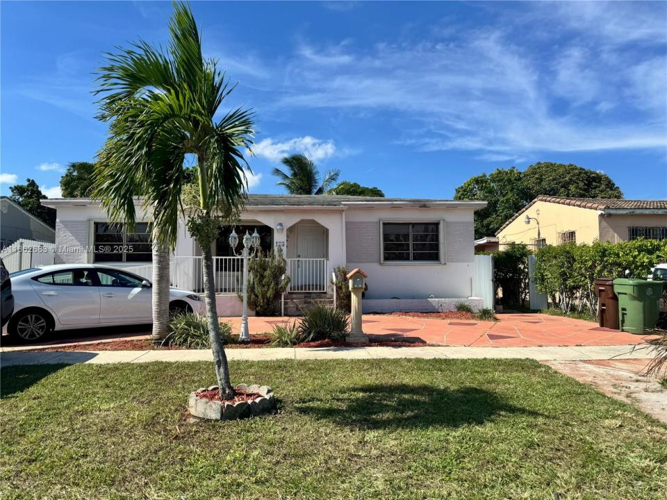 275 E 34th St, Hialeah, Florida 33013, USA
