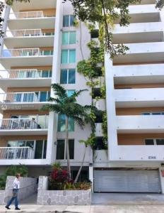 2740 SW 28th Ter 403, Coconut Grove, Florida 33133, USA
