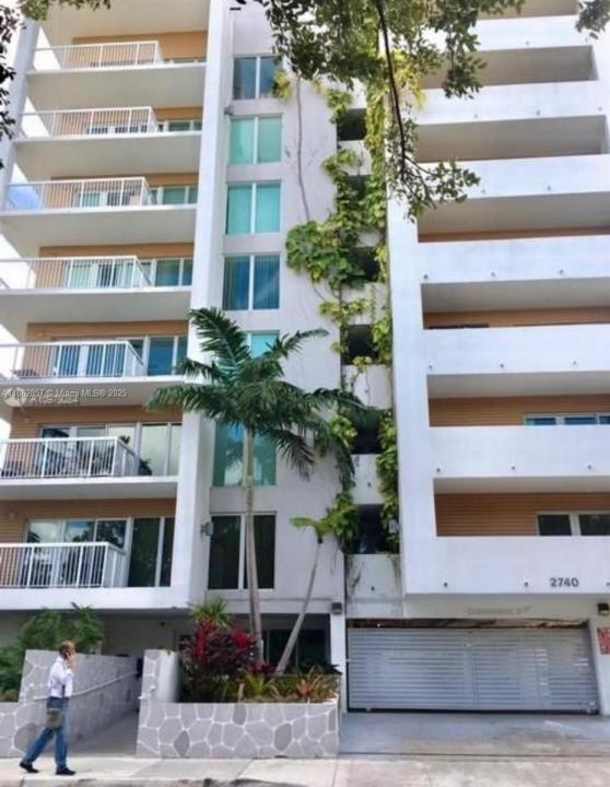 2740 SW 28th Ter 403, Coconut Grove, Florida 33133