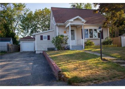 21 Cypress Avenue, Tiverton, RI 02878, USA