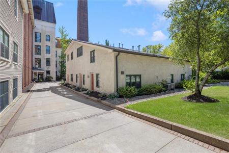21 Higgins Street 107, Smithfield, Rhode Island 02917