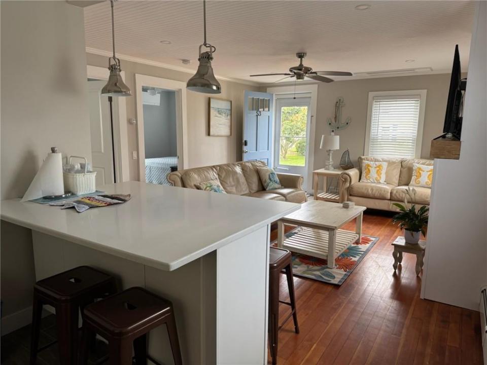 53 Center Avenue, Middletown, Rhode Island 02842