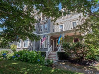 8 Cottage Street 2, Newport, RI 02840, USA