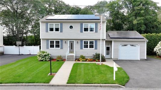 9 Patricia Drive, North Providence, RI 02904, USA