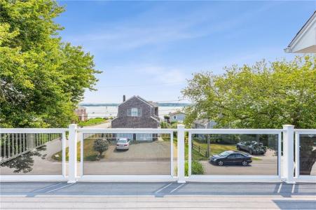 18 Anawan Avenue, Narragansett, Rhode Island 02882