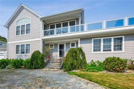 18 Anawan Avenue, Narragansett, Rhode Island 02882