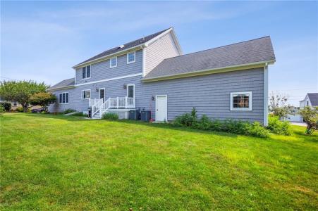 18 Anawan Avenue, Narragansett, Rhode Island 02882