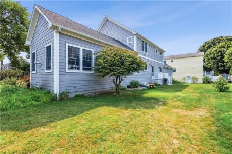 18 Anawan Avenue, Narragansett, Rhode Island 02882