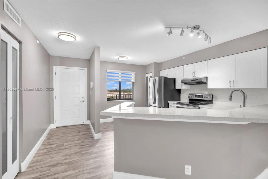 2112 S Cypress Bend Dr 802, Pompano Beach, 佛罗里达州 33069, 美国