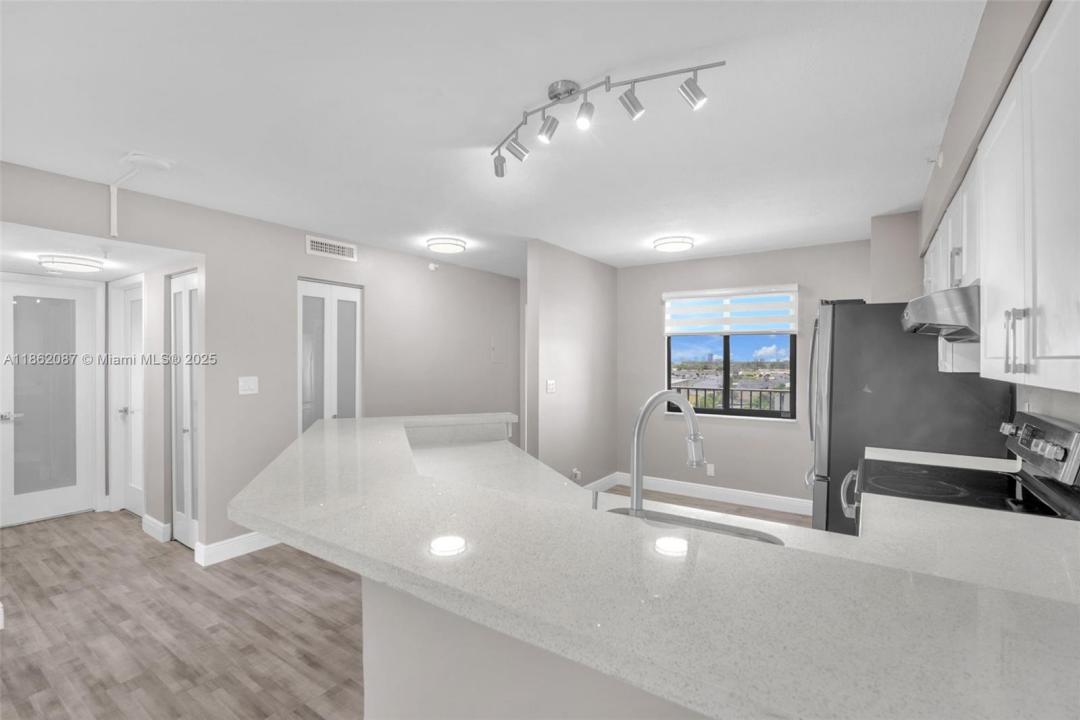 2112 S Cypress Bend Dr 802, Pompano Beach, 佛罗里达州 33069, 美国