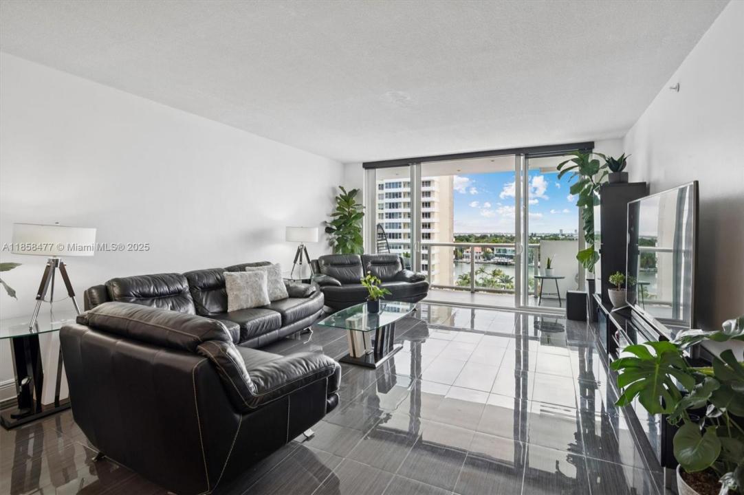 5601 Collins Ave 820, Miami Beach, Floryda 33140, USA