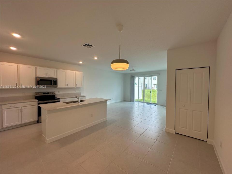 402 SE Crossoak Ln 402, Port St. Lucie, フロリダ 34984, アメリカ合衆国